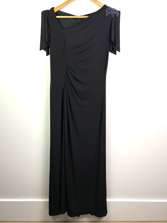 David Meister Dresses & Skirts - David Meister Black Women's Evening Gown with Shoulder Embellishment size 8
